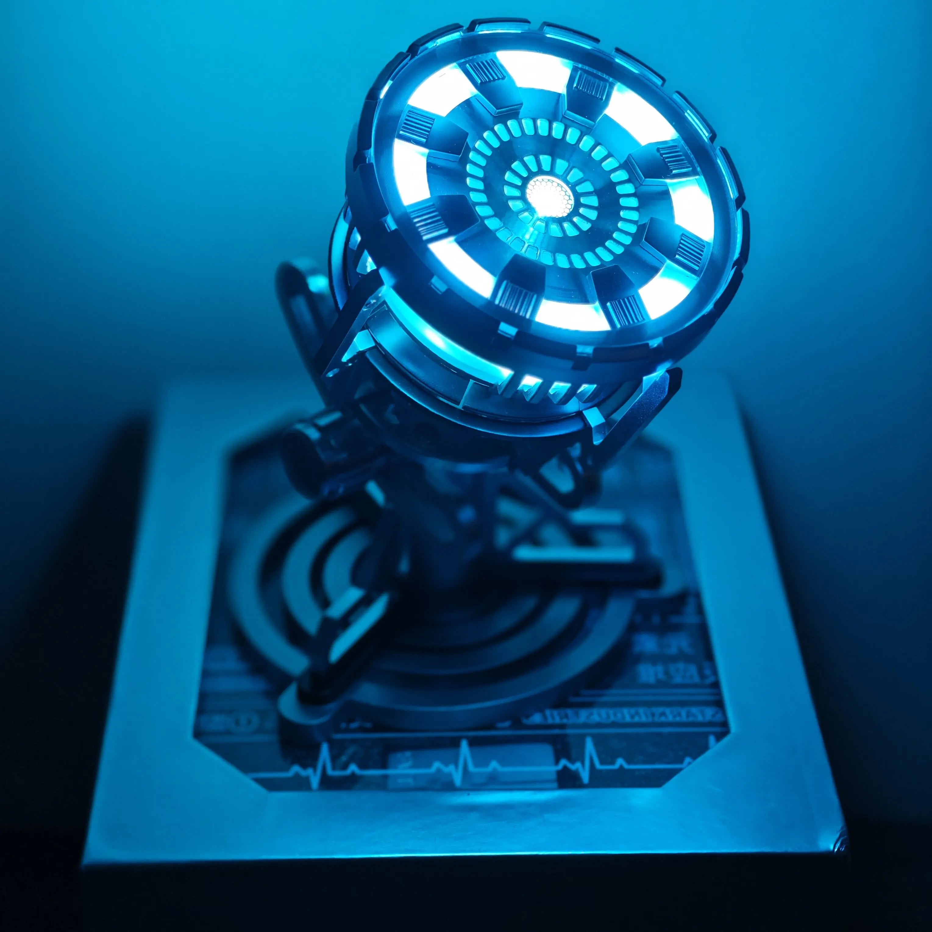 1:1 Toys Iron Man MARK1 Arc Reactor 3 Generations Tony Stark Heart of Mark5 Figure Led Light Model Palladium Element Chest Lamp